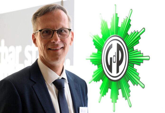 Patrick Schlüter, NRW-Landesvorsitzender der Gewerkschaft der Polizei, spricht von einem belastenden Vorfall für alle Beteiligten. 