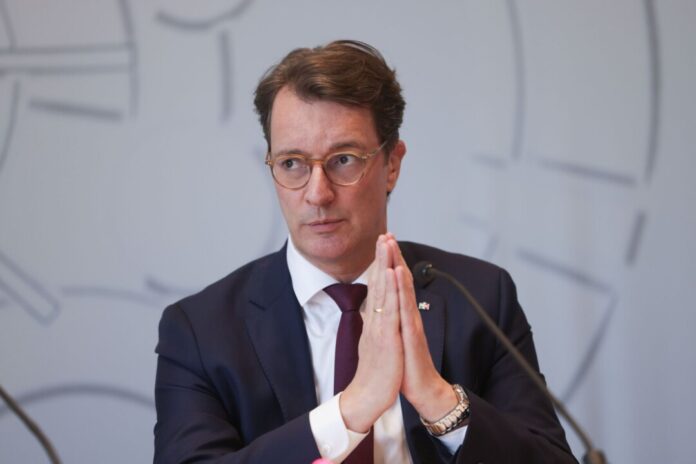 Nordrhein-Westfalens Ministerpräsident Hendrik Wüst (CDU) hat einige Gründe, hoffnungsvoll ins neue Jahr zu blicken. 