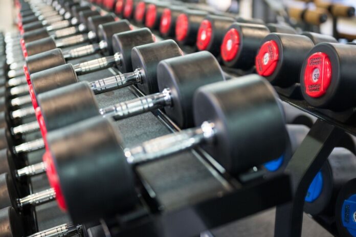 Das Land NRW wirbt in Fitnessstudios um Nachwuchs beim Gefängnis-Personal. (Symbolbild)
