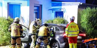 Flucht vor Verkehrskontrolle – Autofahrer kracht in Hauswand In Solingen kracht ein Fahranfänger mit überhöhter Geschwindigkeit in eine Hauswand.