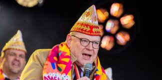 Der neue Kölner Oberbürgermeister Torsten Burmester erlebt seine Feuertaufe im Karneval.