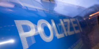 15-Jähriger verursacht betrunken Autounfall – fünf Verletzte Die fünf flüchtigen Insassen fand die Polizei in der Nähe des beschädigten Wagens. (Symbolbild)