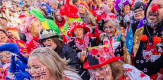 In Köln und anderen Städten wird der Karnevalsauftakt gefeiert.