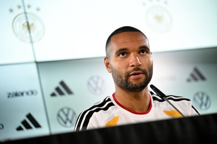 Pressekonferenz der Fußball-Nationalmannschaft Jonathan Tah hat über besondere Herausforderungen für zwei junge Nationalteamkollegen gesprochen.