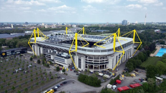 Auf dem Dortmunder Stadiondach ist eine riesige PV-Anlage errichtet worden