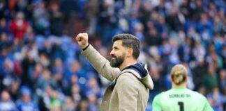 Schalke-Trainer Miron Muslic geht mit seinem Team selbstbewusst ins Topspiel gegen Paderborn. (Archivfoto)