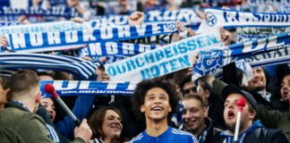 Zehn Jahre her: Leroy Sané lässt sich nach einem Schalker Heimsieg von den Fans feiern.