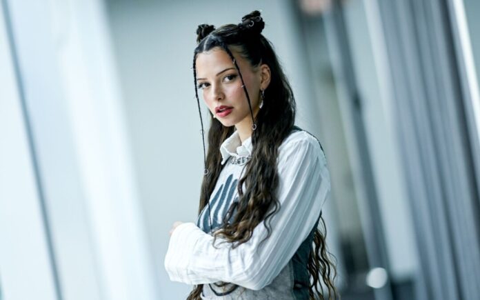 Ein Arzt habe ihr davon abgeraten, auf die Bühne zu gehen, sagte Sängerin Nina Chuba. (Archivbild)