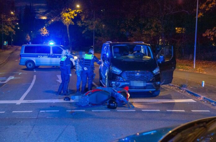 Unfall bei illegalem Autorennen in Krefeld Die Polizei kassierte die Autos der beiden jungen Männer ein, ihre Handys und Führerscheine gleich dazu.