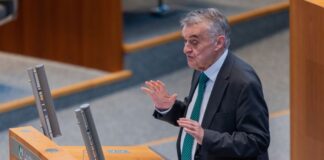 Das alte Verfassungsschutzgesetz des Landes hält den neuen Bedrohungslagen nicht stand - jetzt hat der Landtag in Nordrhein-Westfalen eine modernisierte Fassung verabschiedet. 