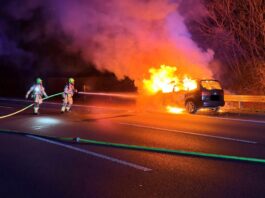 Ratingen: Unruhiger Tag für die Feuerwehr Auf der A3 kam es zu einem Autobrand. Foto: FW Ratingen