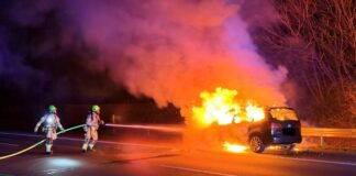 Ratingen: Unruhiger Tag für die Feuerwehr Auf der A3 kam es zu einem Autobrand. Foto: FW Ratingen