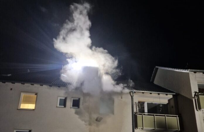 Flammen schlugen beim Eintreffen aus dem Küchenfenster Flammen schlugen beim Eintreffen aus dem Küchenfenster. Foto: Feuerwehr Haan