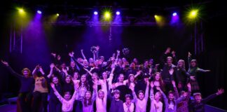 Weihnachtskonzert mit dem Kinder- und Jugendchor der Ratinger Musikschule Seit über 40 Jahren gibt es den Ratinger Kinder- und Jugendchor, er blickt zurück auf viele Konzerte, Wettbewerbe und auch Musicalaufführungen - so wie 2024, als der Chor das Musical „Herr der Diebe“ auf die Bühne gebracht hat. Foto: Stadt Ratingen