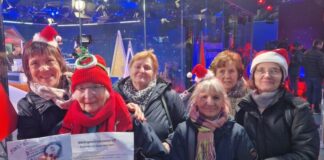 Mehrgenerationentreff übergab Spende beim „WDR 2 Weihnachtswunder“ Treff-Leiterin Barbara Buscher-Sander (links) freute sich über das tolle Engagement der Besucherinnen und Besucher und die beeindruckende Summe. Zur Spendenübergabe begleiteten sie (von links) Barbara Bartels, Ulrike Toudsidis, Wilma Pfecht, Katharina Dill und Heitrud Hellwig. Foto: Stadt Ratingen
