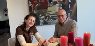 Junge US-Amerikanerin in Ratingen-Hösel: “Lehrerin ist mein Berufswunsch” Sophia Dowling und Peter Beyer im Austausch. Foto: Büro Beyer