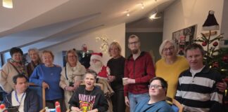 Wunschbaum: Frauen-Union übergibt Geschenke an Lebenshilfe Die Frauen-Union Heiligenhaus überreicht Geschenke an Lebenshilfe. Foto: FU Heiligenhaus