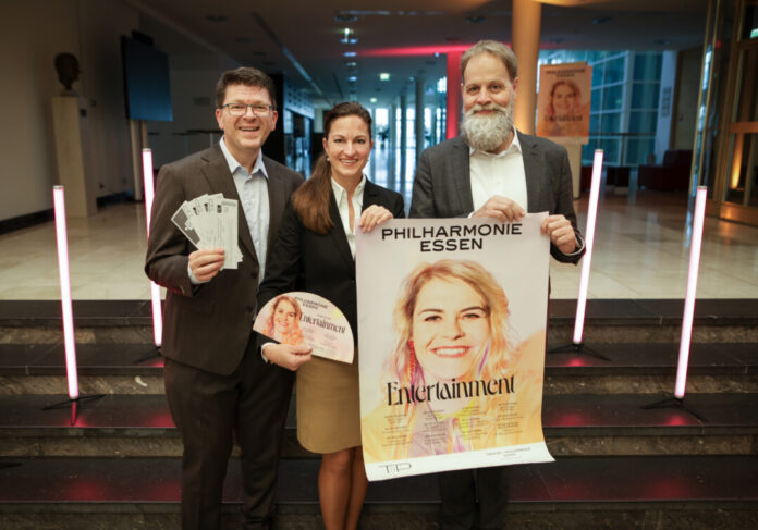 Bernd Jung (Vorstandsvorsitzender der Sparkasse Essen), Marie Babette Nierenz (Intendantin der Philharmonie Essen), Fritz Frömming (Geschäftsführer Theater und Philharmonie Essen). Foto: Sven Lorenz