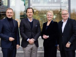 Ex-Finanzminister Christian Lindner steigt bei Lhoist ein Christian Lindner, Dr. Philipp Niemann, Alexia Spieler und Joachim Rumstadt (v.l.) vor der Hauptverwaltung von Lhoist Germany in Wülfrath. Foto: Lhoist