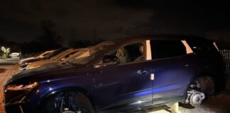 Auf frischer Tat ertappt: Polizei nimmt Reifendieb in Kaarst fest Die Täter haben von vier Fahrzeugen die Kompletträder abmontiert. Foto: Pressestelle Polizei