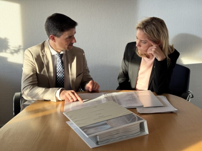 Landrätin Bettina Warnecke und Kreiskämmerer Christian Schölzel. Foto: Kreis ME Landrätin Bettina Warnecke und Kreiskämmerer Christian Schölzel. Foto: Kreis ME