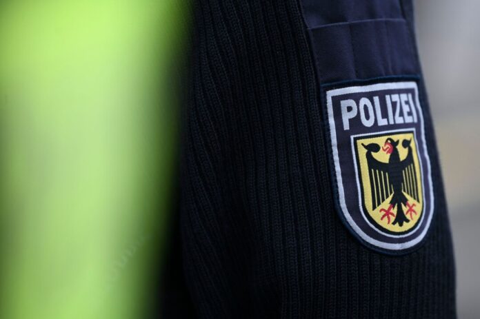 Bundespolizei Mutmaßlicher Trickbetrüger verhaftet. (Archivbild)