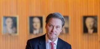 Scheuer zu Rahmede: «Keine konkrete Erinnerung» Sagte gut eineinhalb Stunden als Zeuge aus: Ex-Bundesminister Andreas Scheuer (CSU).