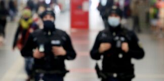 Erweitertes Waffenverbot zum Jahreswechsel an NRW-Bahnhöfen Mehr Sicherheit soll es an Silvester und Neujahr an den Bahnhöfen durch ein Waffenverbot geben. (Symbolbild)