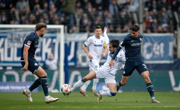 VfL Bochum - Karlsruher SC Die Zuschauer in Bochum sahen ein enges Spiel.