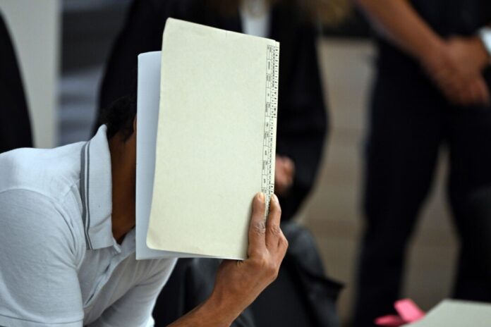 Prozess um Wohnhaus-Brände mit über 20 Verletzten Lebenslange Haft nach Feuer-Drama in Essen. (Archivbild)