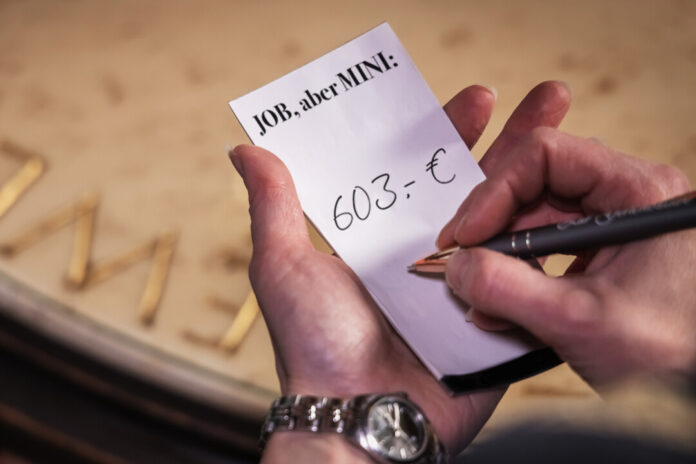 Bei 10 Arbeitsstunden pro Woche müssen Mini-Jobber, die den gesetzlichen Mindestlohn verdienen, künftig 603 Euro pro Monat verdienen. Foto: NGG/Florian Göricke Bei 10 Arbeitsstunden pro Woche müssen Mini-Jobber, die den gesetzlichen Mindestlohn verdienen, künftig 603 Euro pro Monat verdienen. Foto: NGG/Florian Göricke
