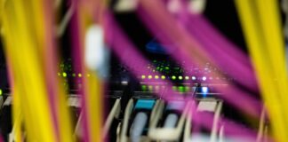 Blick aus einem Rechenzentrum - die Datenmassen steigen rasant im Internetzeitalter. (Symbolbild)