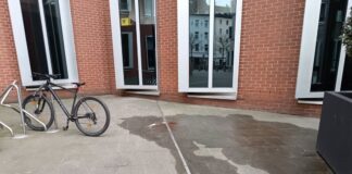 Türsteher nach Schüssen mit zwei Verletzten festgenommen Mitten in der Nacht sollen in Düsseldorf Schüsse gefallen sein - am Morgen war noch Blut vor Ort zu sehen.