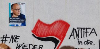 Kein Disziplinarverfahren gegen Polizisten im Fall Menden Diese Schriftzüge in Menden sorgten für die Durchsuchungen. (Archivbild)