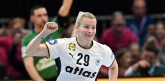 DHB-Frauen gegen den WM-Fluch: «Aller guten Dinge sind drei» Antje Döll führt die deutschen Handballerinnen erstmals bei einer WM als Kapitänin aufs Feld. (Archivbild)