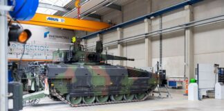 Bund bestellt 200 Schützenpanzer bei KNDS und Rheinmetall Ein Puma-Schützenpanzer in einer Halle des Rheinmetall-Werks im niedersächsischen Unterlüß.