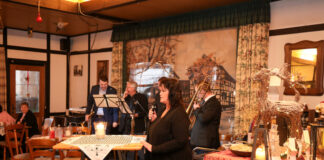 BU feiert Weihnachten Gemütliches Beisammensein auf Einladung der Bürger Union, Nicole Mielke eröffnet das Get-Together, Bild: Alexander Heinz