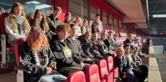 Schulunterricht im Stadion – Bildungs-Kick zum Thema “Zweitzeuge”
