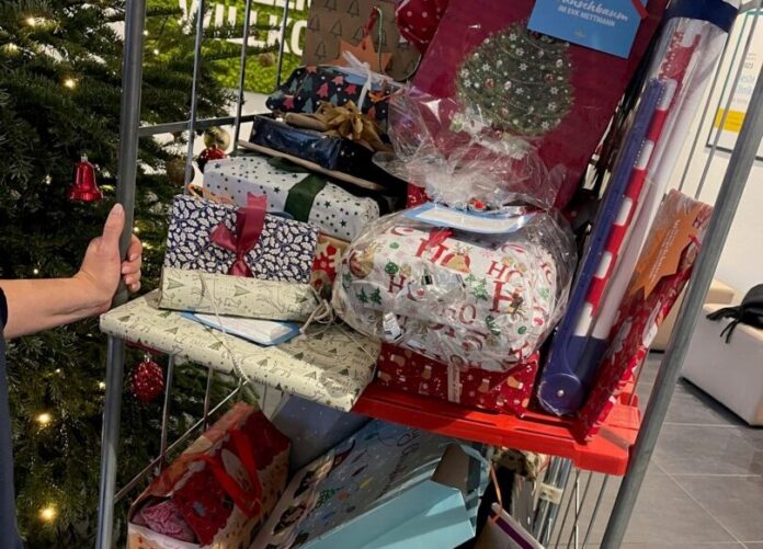 Geschenke Eine ganze Wagenladung voller Wünsche wurde erfüllt. Foto: EVK Mettmann
