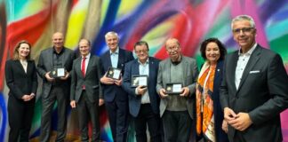 Auszeichnung für vier Verwaltungsratsmitglieder der Sparkasse HRV Beate Händeler (Vorstandsmitglied Sparkasse HRV), Dirk Lukrafka (Bürgermeister Velbert), Michael Breuer (Präsident Rheinischer Sparkasse- und Giroverband), Klaus Konrad Pesch (ehem. Bürgermeister Ratingens), Rainer Hübinger, Hermann Pöhling, Claudia Schlottmann, MdL (Vorsitzende des Verwaltungsrates) und Udo Zimmermann (Vorstandsvorsitzender Sparkasse HRV)., Bild: Sparkasse HRV