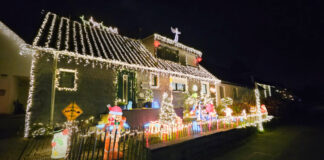 Weihnachtshaus in Mettmann für den guten Zweck: “Alles ist schön dekoriert” Das Weihnachtshais in Mettmann sorgt abends für eine festliche Atmosphäre. Foto: privat
