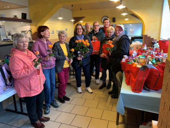 Die Heiligenhauser Sozialdemokraten sorgen für schöne Weihnachtsmomente. Foto: SPD Die Heiligenhauser Sozialdemokraten sorgen für schöne Weihnachtsmomente. Foto: SPD