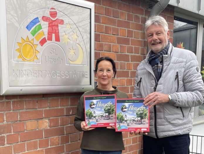 Jonges Argere Dich nicht Kai Langner, Leiterin des katholischen Kindergartens St. Ursula, und Vizebaas Guido Multhaupt. Foto: Ratinger Jonges