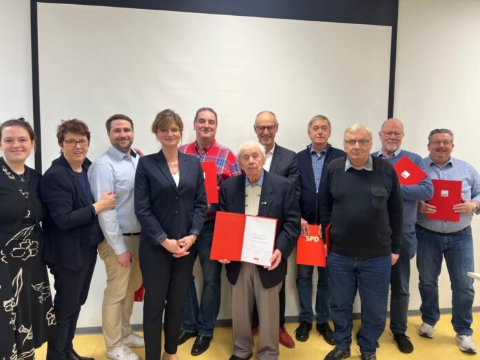 Jubilarehrung 2025 In der Vorweihnachtszeit wurden die langjährigen Mitglieder von der SPD Erkrath geehrt. Foto: SPD Erkrath