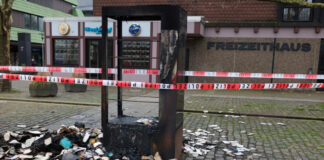 Mehr Schutz vor Vandalismus in West Der zerstörte Bücherschrank auf dem Berliner Platz, Bild: Alexander Heinz
