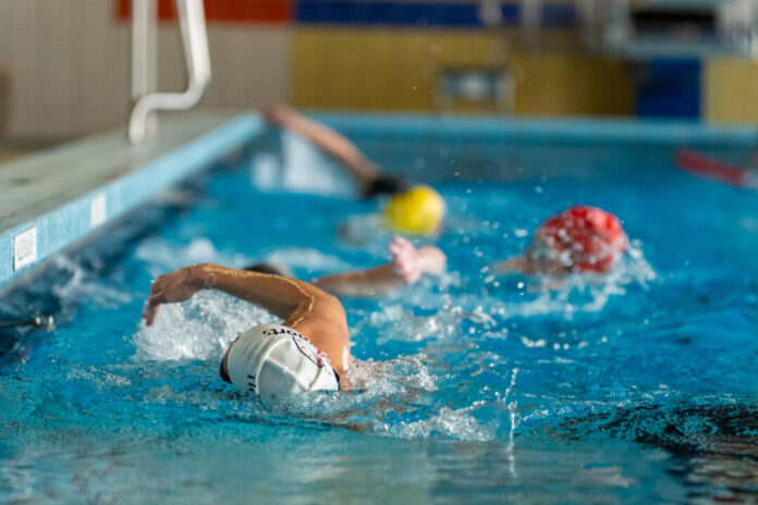 Kraulkurs_Erwachsene_mettmann-sport e.V. Erwachsene können in Mettmann das Schwimmen lernen. Foto: Mettmann-Sport