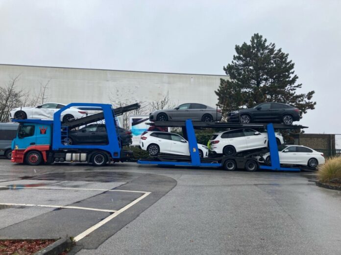 Dieser Autotransporter hatte zahlreich Mängel. Foto: Polizei