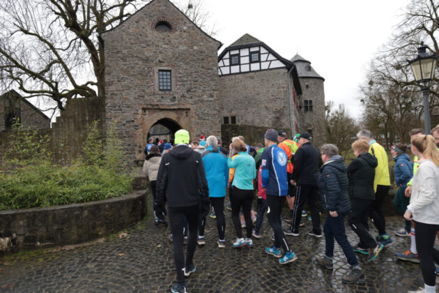 Impressionen vom Sammeln im Burghof, Bild: Alexander Heinz