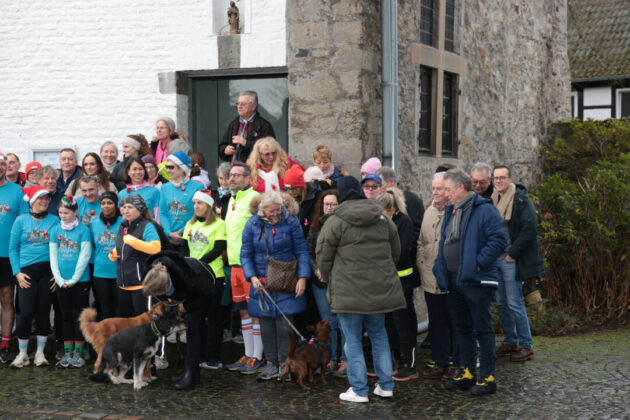 Impressionen vom Sammeln im Burghof, Bild: Alexander Heinz