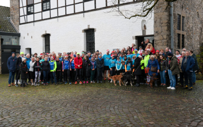 Impressionen vom Sammeln im Burghof, Bild: Alexander Heinz